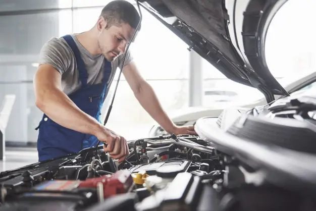 Car Mechanic in Dubai: Expert Tips for Choosing the Right Auto Repair Professional